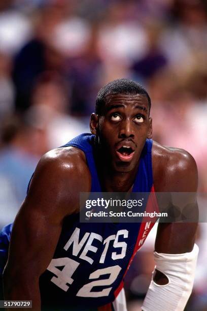 Anthony Mason of the Chicago Bulls takes a break against the Chicago Bulls during an NBA game circa 1990 at the Chicago Stadium in Chicago, Illinois....