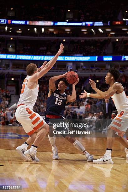 Playoffs: Gonzaga Josh Perkins in action vs Syracuse Trevor Cooney at United Center. Chicago, IL 3/25/2016 CREDIT: Jeff Haynes