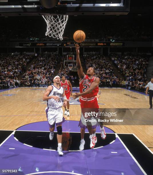 Chris Duhon of the Chicago Bulls lays up a shot during a game against the Sacramento Kings at Arco Arena on November 16, 2004 in Sacramento,...