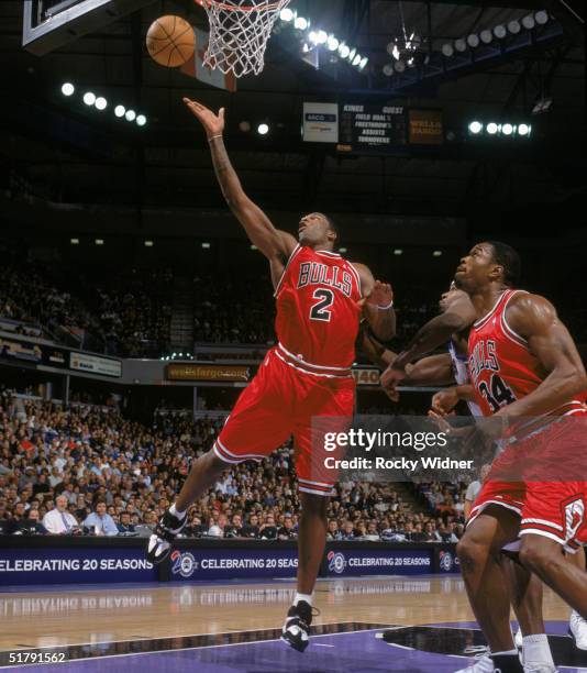 Eddy Curry of the Chicago Bulls lays up a shot during a game against the Sacramento Kings at Arco Arena on November 16, 2004 in Sacramento,...