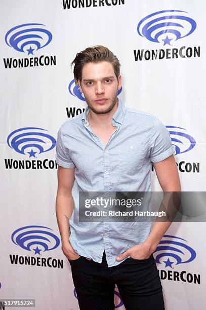 Freeform gave fans the opportunity to get exclusive access to the casts of their shows "Shadowhunters" and "Stitchers" on March 25 at WonderCon in...