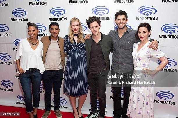 Freeform gave fans the opportunity to get exclusive access to the casts of their shows "Shadowhunters" and "Stitchers" on March 25 at WonderCon in...