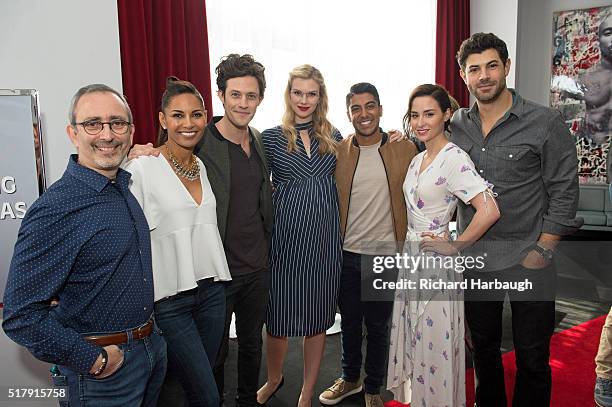 Freeform gave fans the opportunity to get exclusive access to the casts of their shows "Shadowhunters" and "Stitchers" on March 25 at WonderCon in...