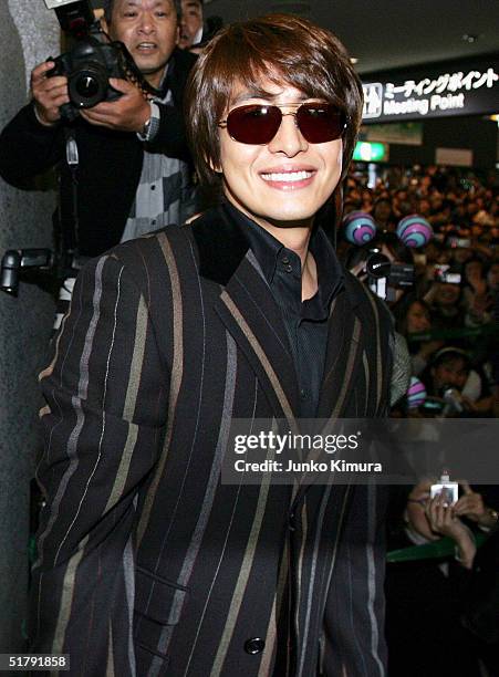 South Korean actor Bae Yong-Joon arrives at New Tokyo International Airport on November 25, 2004 in Narita, Japan.