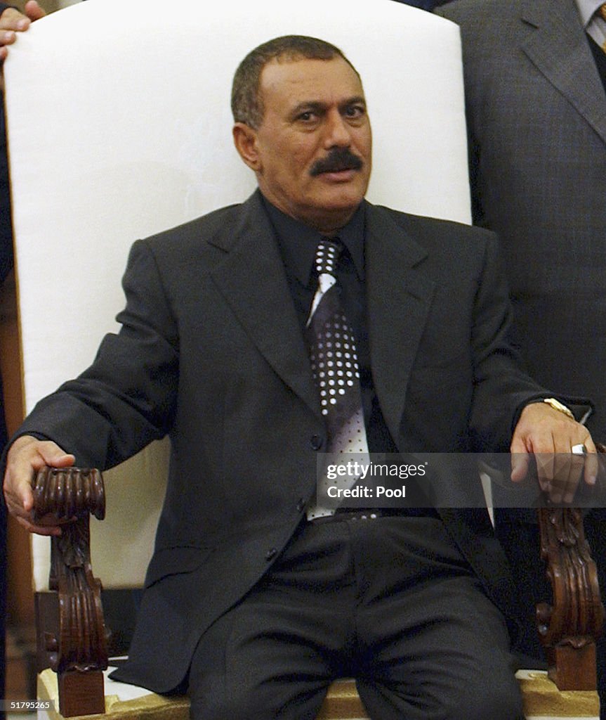 Yemeni President Ali Abdullah Saleh meets with Pope John Paul II