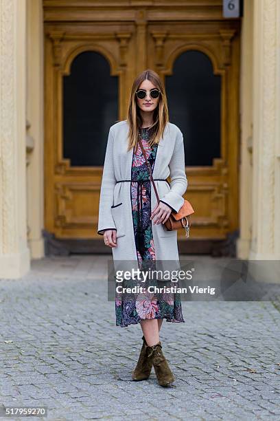 Fashion blogger Sofia Grau is wearing a green pink dress with floral print and grey long cardigan from Zara, bag Chloe Faye, belt vintage, sunglasses...