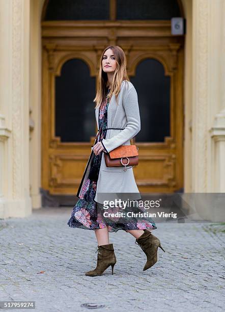 Fashion blogger Sofia Grau is wearing a green pink dress with floral print and grey long cardigan from Zara, bag Chloe Faye, belt vintage, olive...