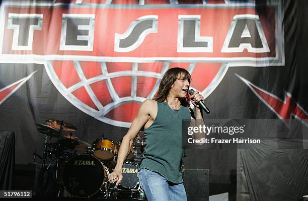 Tesla' Jeff Keith performs at Universal Amphitheatre on November 26 2004 in Universal City, California.