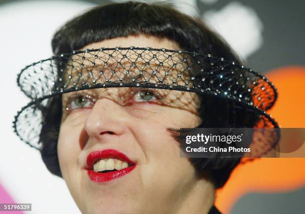 British fashion stylist Isabella Blow displays her new hat during the 2004 Lycra Channel Young In-Style Awards on November 26, 2004 in Shanghai,...