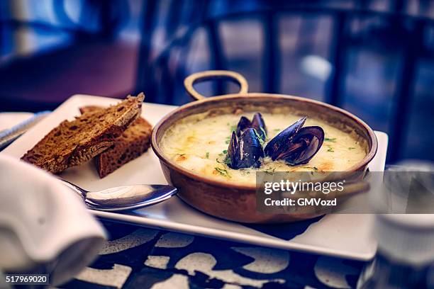 classic french mussels fish dish - franse gerechten stockfoto's en -beelden