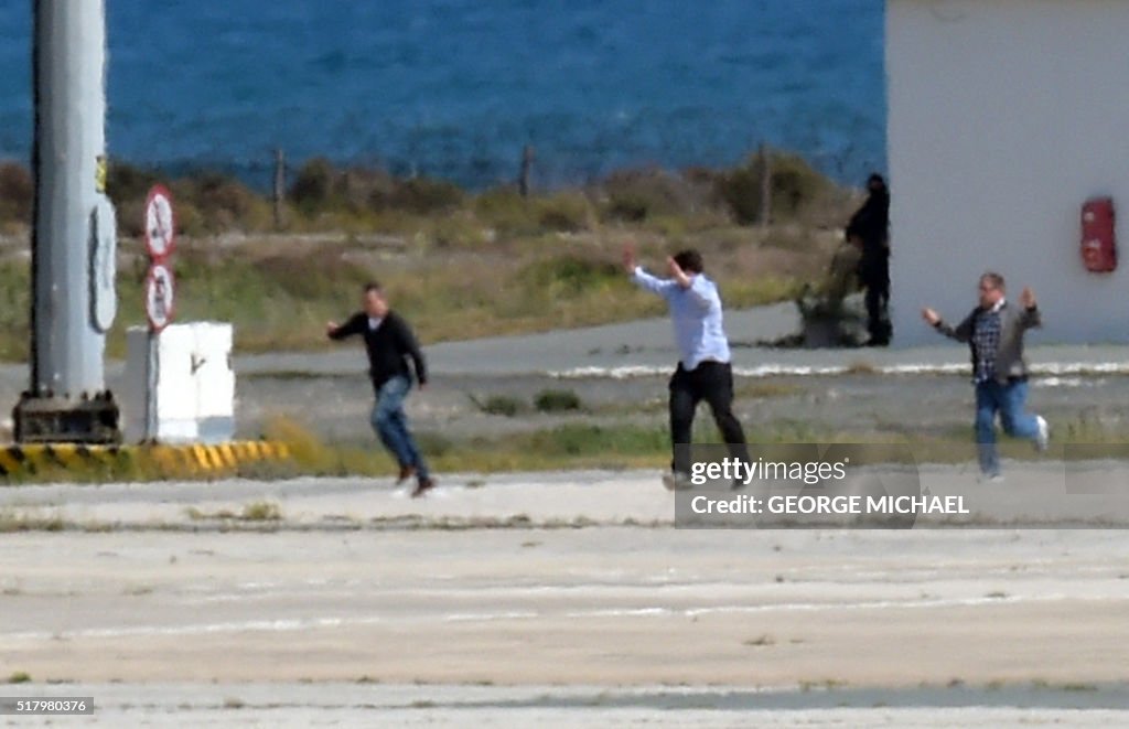 TOPSHOT-CYPRUS-EGYPT-HIJACK-PASSENGERS