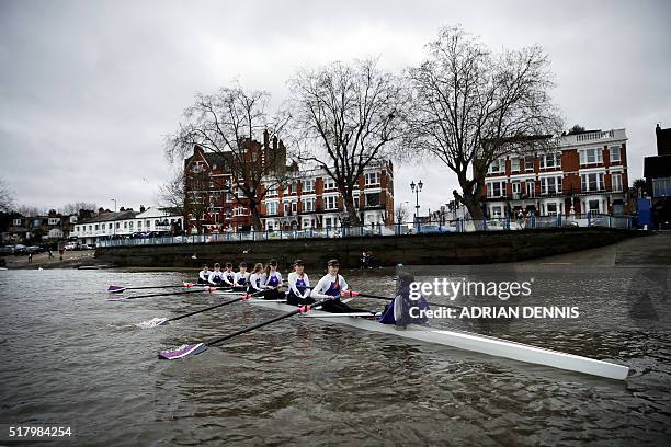 Putney Riverside Rowing High School Rowing Photos and Premium High Res Pictures - Getty Images