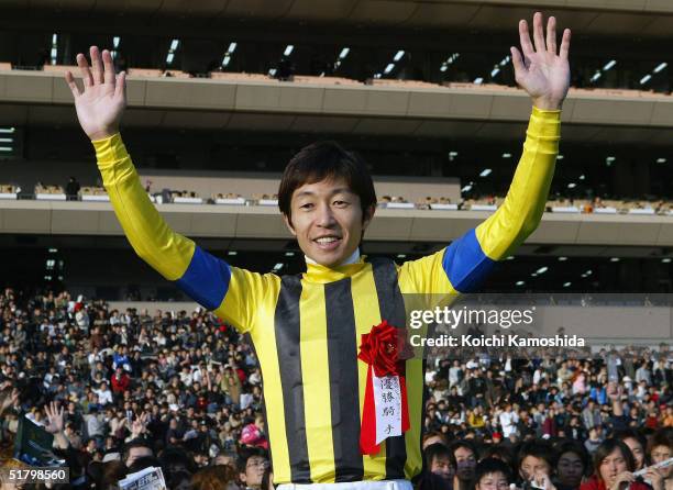 Time Paradox ridden by Japanese jockey Yutaka Take celebrates victory during the Japan Cup Dirt on November 28, 2004 at Tokyo Race Course in Fuchu,...