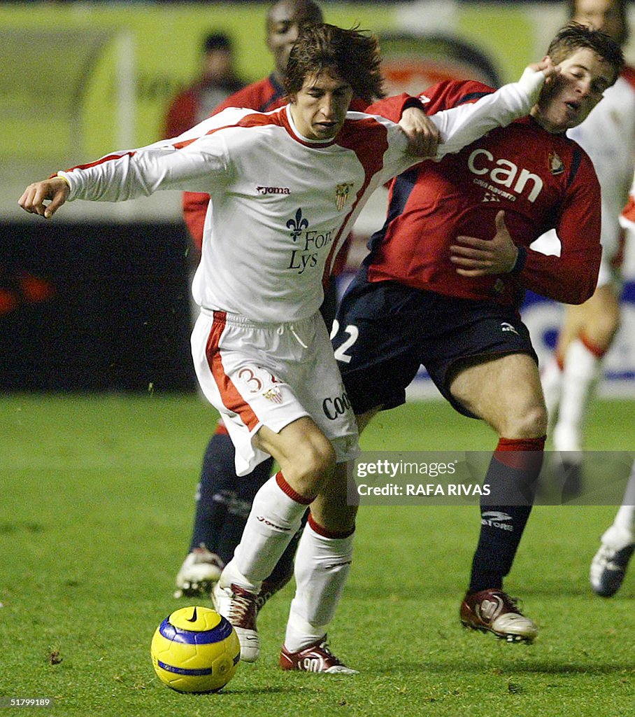Osasuna's Inaki Munoz (R) vies with Sevi
