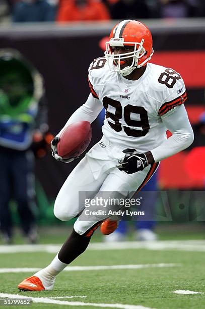 Richard Alston of the Cleveland Browns runs against the Cincinnati Bengals on November 28, 2004 at Paul Brown Stadium in Cincinnati, Ohio. The...