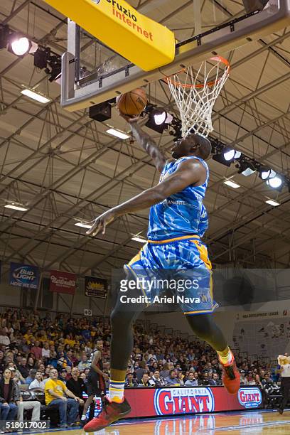 Ronnie Brewer of the Santa Cruz Warriors drives to the basket against the Idaho Stampede during an NBA D-League game on MARCH 24, 2016 in Santa Cruz,...
