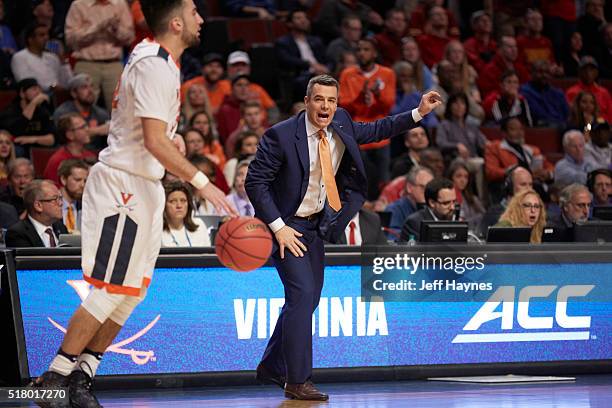 Playoffs: Virginia coach Tony Bennett on sidelines during game vs Iowa State at United Center. Chicago, IL 3/25/2016 CREDIT: Jeff Haynes