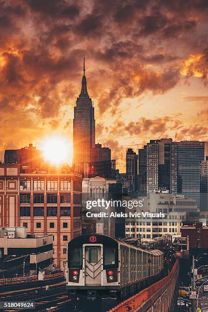 urban journey - queens nova iorque imagens e fotografias de stock