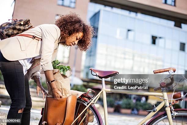 woman in business busy city life - bike shop stockfoto's en -beelden