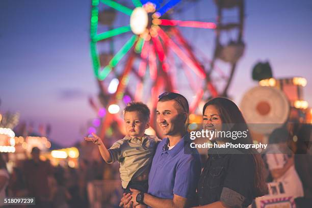 spaß an der fair - schulfest stock-fotos und bilder