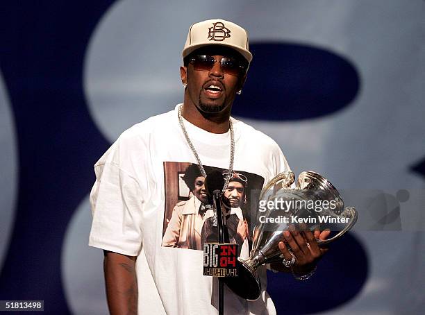 Musician Sean Combs accepts the Maverick Award onstage at the VH1 - Big in '04 on December 1, 2004 at the Shrine Auditorium, in Los Angeles,...