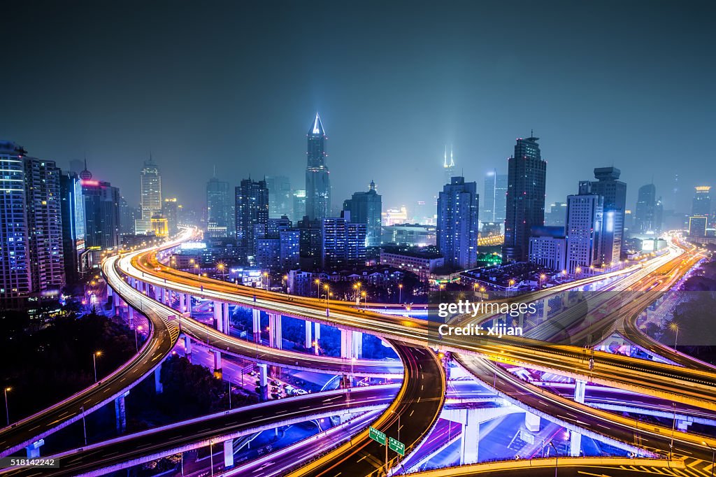 Shanghai Highway bei Nacht