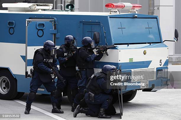Japan Riot Police Unit 1,652 Police Japan 2016 Stock Photos, High-Res Pictures, and Images ...