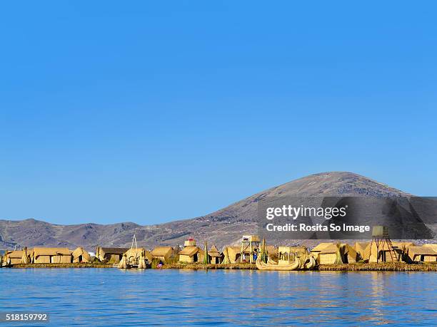 uros island, titicaca lake, peru - uroseilanden stockfoto's en -beelden
