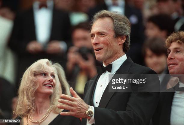 Actor Clint Eastwood and his wife Sondra Locke arrive 21 May 1988 at the Palais des Festivals in Cannes during the International Film Festival. AFP...