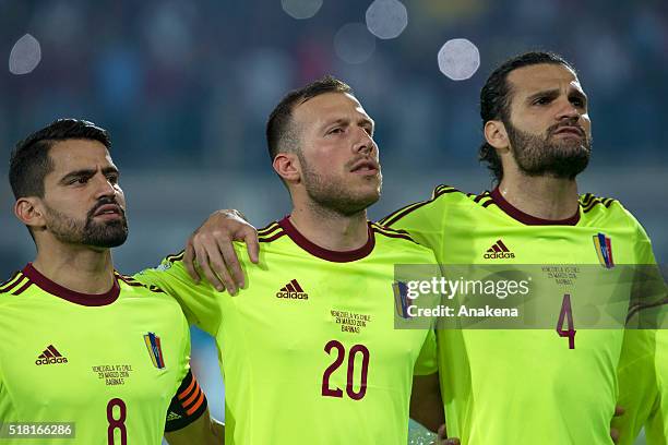 Tomas Rincon, Jose Manuel Velasquez and Oswaldo Vizcarrondo pf Venezuela look on prior a match between Venezuela and Chile as part of FIFA 2018...