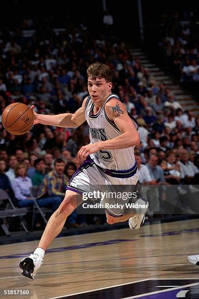 Jason Williams of the Sacramento Kings drives to the basket during the NBA game circa 1999 in Sacramento, California. NOTE TO USER: User expressly...