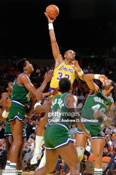 Kareem Abdul Jabbar of the Los Angeles Lakers goes up for a sky hook against the Dallas Mavericks during an NBA game circa 1986 at the Forum in...