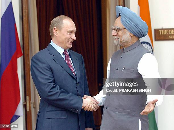 Visiting Russian President Vladimir Putin shakes hands with Indian Prime Minister Manmohan Singh, 03 December 2004 in New Delhi prior to a meeting....