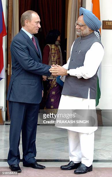 Visiting Russian President Vladimir Putin shakes hands with Indian Prime Minister Manmohan Singh, 03 December 2004 in New Delhi prior to a meeting....