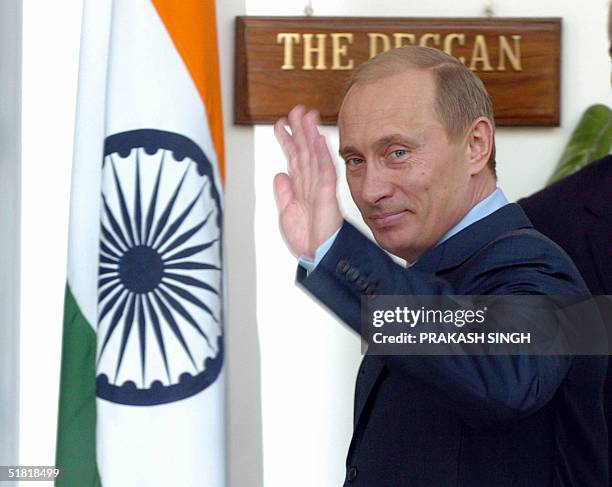 Visiting Russian President Vladimir Putin waves to photographers before a meeting with Indian Prime Minister Manmohan Singh, 03 December 2004 in New...