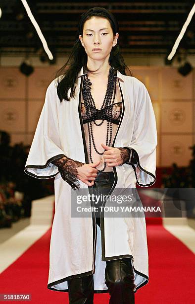 Model walks in the catwalk during the 2005 spring/summer pret-a-porter collection at a makeshift auditorium at Hibiya Park in downtown Tokyo, 03...