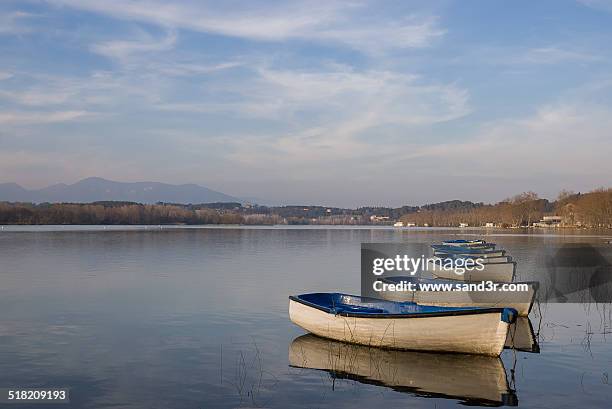 boats on a lake - banyoles stockfoto's en -beelden