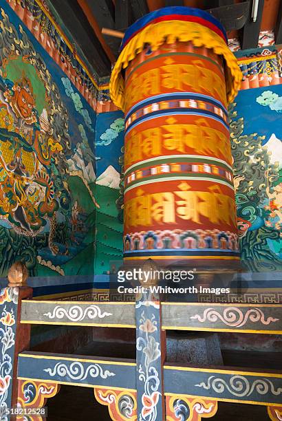 bhutan, trongsa. large, colourful buddhist prayer wheel and murals in trongsa dzong. - trongsa district fotografías e imágenes de stock