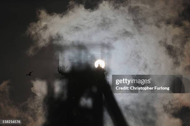 The sun breaks through steam emitting from the Tata Steel plant at Port Talbot on March 30, 2016 in Port Talbot, Wales. Indian owners Tata Steel put...