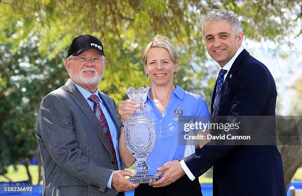 Annika Sorenstam of Sweden poses with the Solheim Cup with John Solheim the Chairman and CEO of Ping and Ivan Khodabakhsh the CEO of the Ladies...