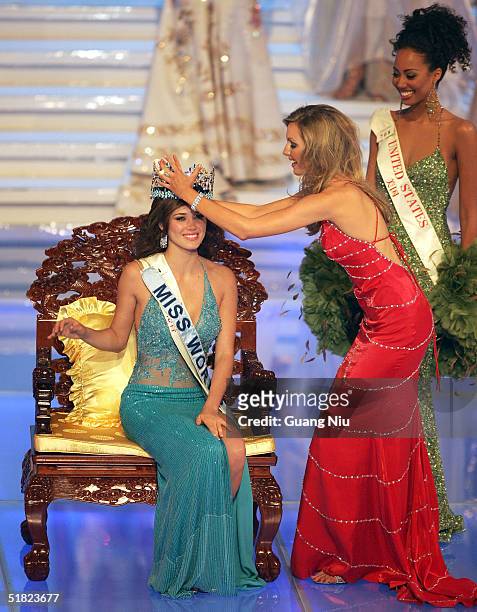 Miss Peru Maria Julia Mantilla Garcia is crowned Miss World 2004 by Miss World 2003 Rosanna Davison of Ireland on December 4, 2004 in Sanya, on...