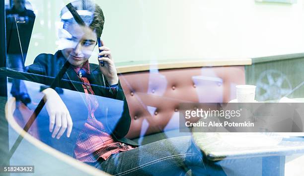 pretty 19-years-old girl talking via cellphne in cafe - 18 19 years stock pictures, royalty-free photos & images