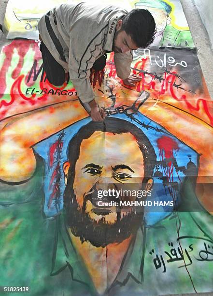 Palestinian artist Baha al-Khedra paints a mural of Jailed West Bank Fatah leader Marwan Barghuti at his studio in Gaza City, 05 December 2004....