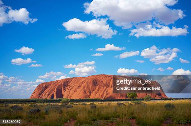 uluru, northern territory australia - ayer's rock stockfoto's en -beelden