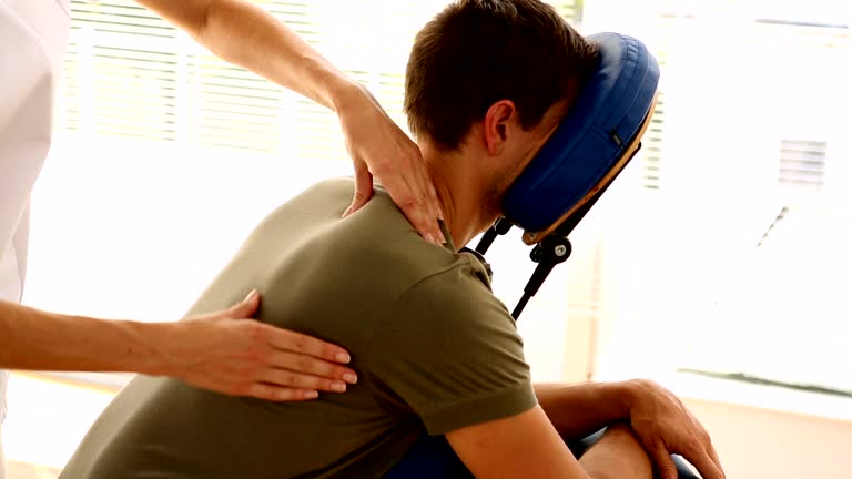 https://media.gettyimages.com/id/518262211/video/man-getting-a-massage-in-chair.jpg?b=1&s=640x640&k=20&c=6xn_vMmyDMFRqIKk5Wcvcc50BboGHOx1mK7e1FQon3I=
