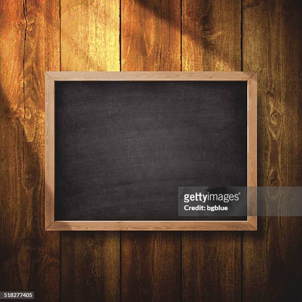 ilustraciones, imágenes clip art, dibujos animados e iconos de stock de chalkboard en blanco en la pared de madera - dark wood background