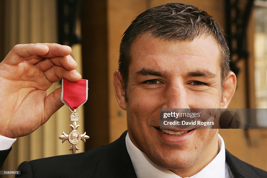 The England Rugby World Cup winning team recieve MBE's