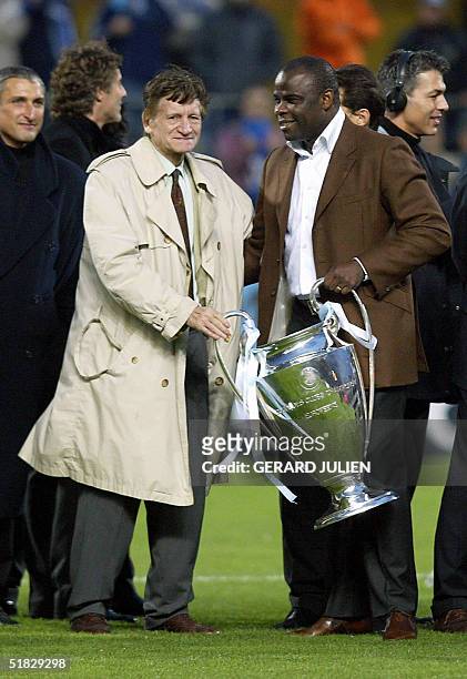 File photo taken 23 November 2002 at the Velodrome stadium in Marseille shows Marseille's former Belgian coach Raymond Goethals and former defender...