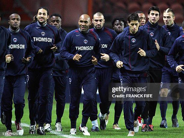 Paris Saint-Germain's players warm up during a training session, 06 December 2004 at the Parc des Princes stadium in Paris, on the eve of their...