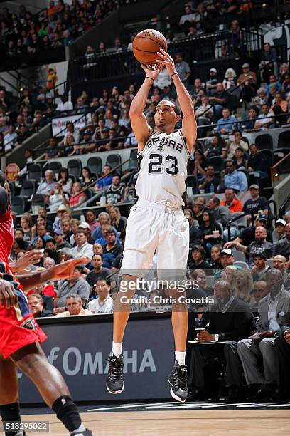 Kevin Martin of the San Antonio Spurs shoots against the New Orleans Pelicans during the game on March 30, 2016 at AT&T Center in San Antonio, Texas....